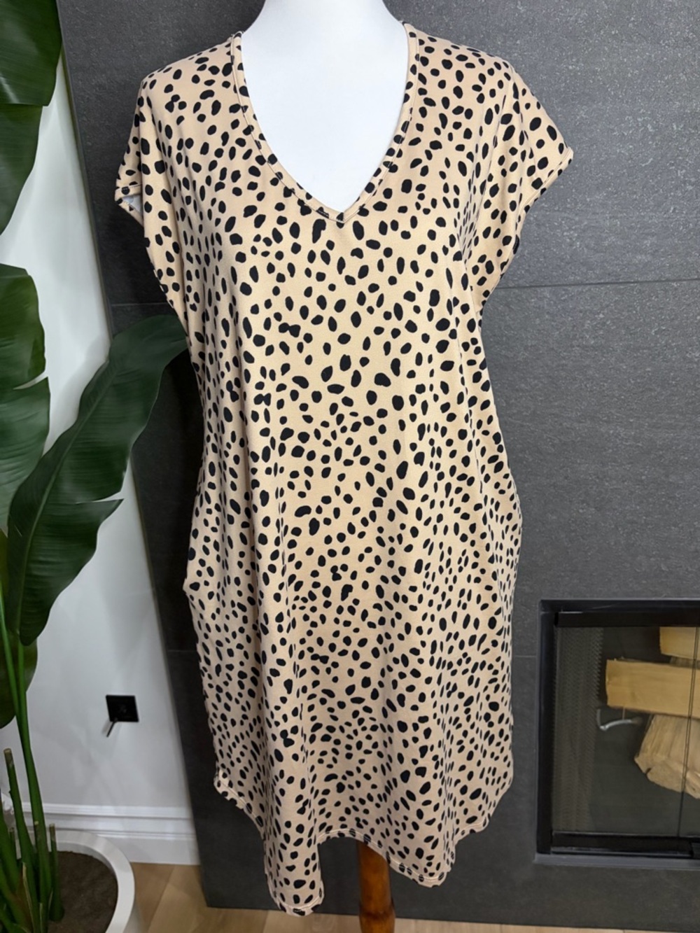 Tan and Black Dalmatian Print V Neck Dress Size Medium - Picture 3 of 13